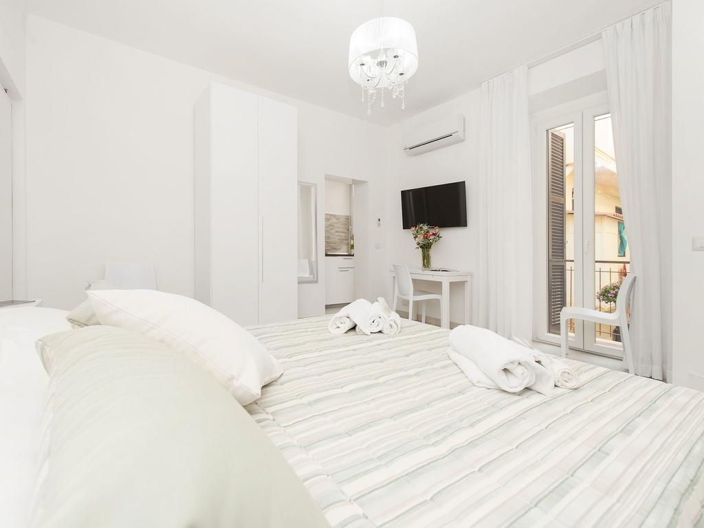 White Flat Termini * Roma