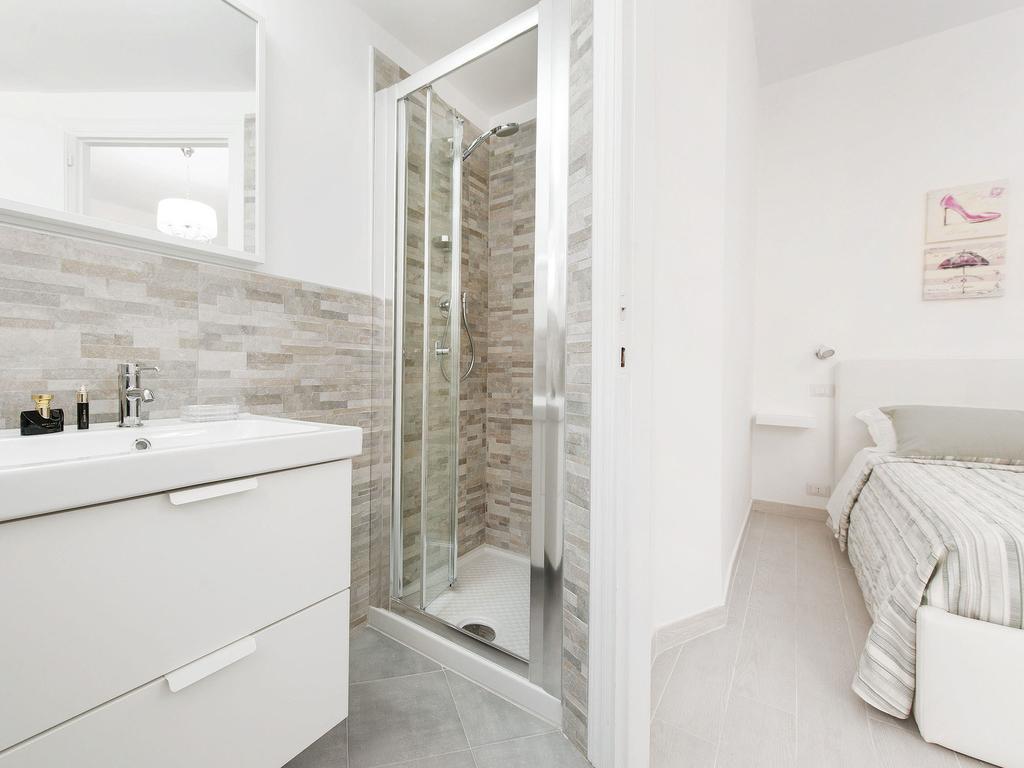 White Flat Termini Roma